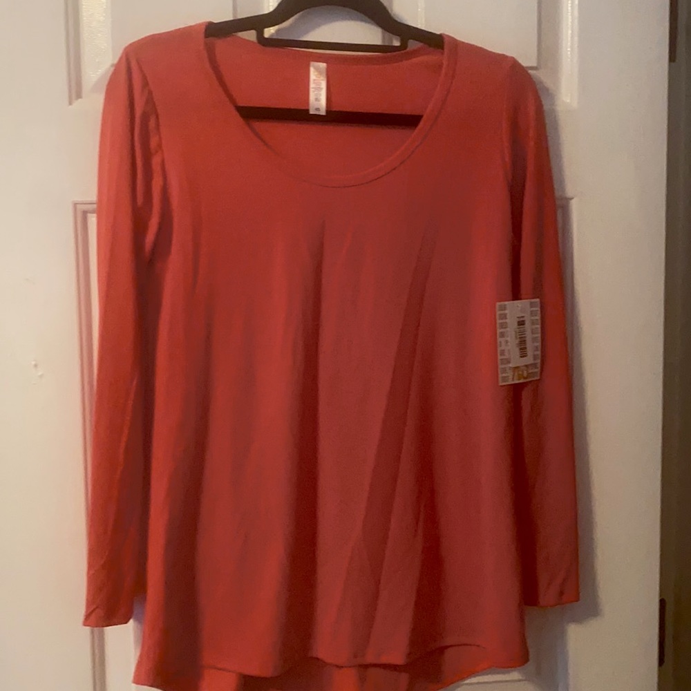 BNWT XS LuLaRoe Lynnae long sleeved tee
